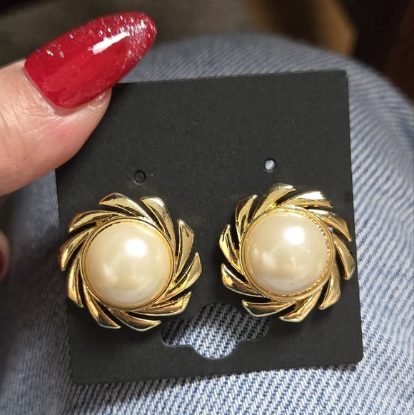Vintage Gold Tone Fuax Pearl Earrings Clip On Earrings - Picture 14 of 16
